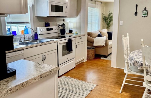 Prattville House | Welcome to Granny's house. Pet friendly!