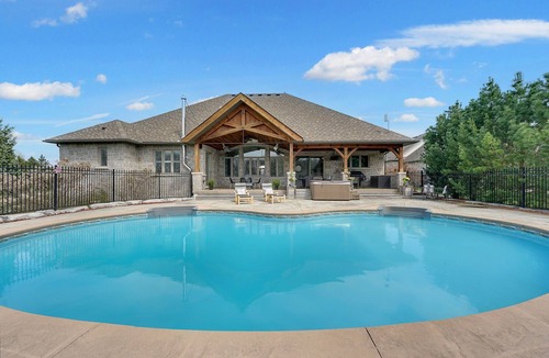 Cambridge House | Welcome to paradise in Cambridge Ontario!