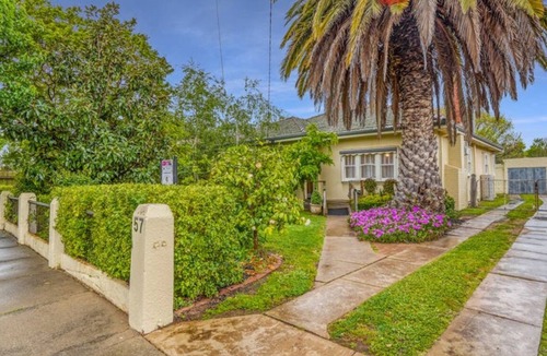 Shepparton South House | Welcome to your perfect getaway in the heart of Shepparton! Nestled in the CBD