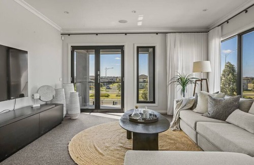 Werribee House | Werribee Gem Luxe Home Family Getaway 6Bed Netflix