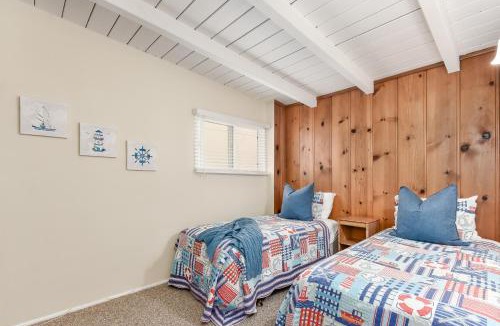 Santa Ana Heights House | West Newport Oceanfront Home and Patio on 65th St