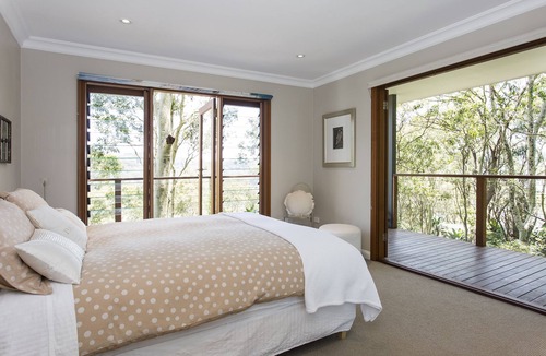 Whale Beach House | Whale Beach Modern 4 bedroom, 4 bath secluded home, ocean views in bush setting.