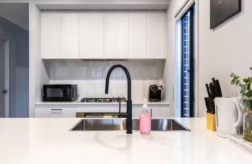 Spring Mountain House | Where Spring Lives — A Quiet Home in the Suburbs