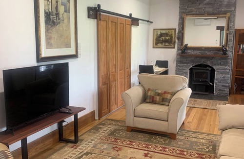 Yahl Cottage | Whiskers Cottage cosy romantic getaway in the Limestone Coast near Mt Gambier.