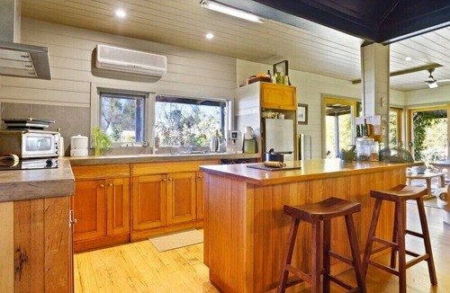 Goulburn Weir House | Whispering Willows | Absolute Waterfront Escape