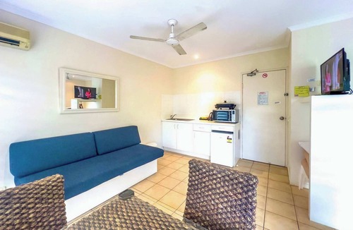 Jubilee Pocket Apartment | Whitsundays Mango House: Pool & Tropical Views