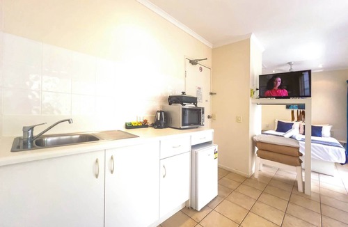 Jubilee Pocket Apartment | Whitsundays Mango House: Pool & Tropical Views