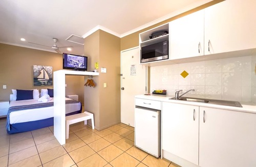 Jubilee Pocket Apartment | Whitsundays Mango House - Garden & Pool Escape