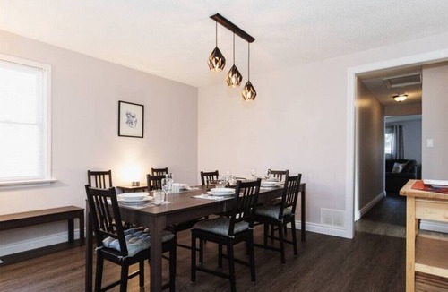 Kitchener House | Wifi +Kitchen +Washer +Pet +Parking