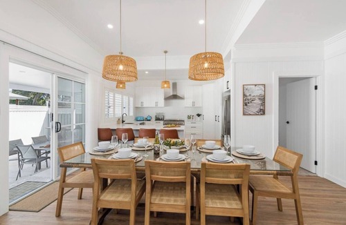 Windang House | Windang Beach Escape Seaside Bliss w Private Pool