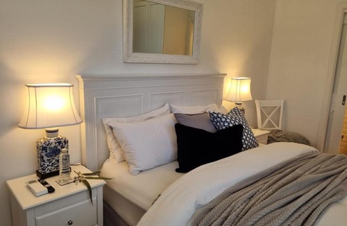Red Hill Bed & Breakfast | Winemakers Cottage at Treetops Red Hill