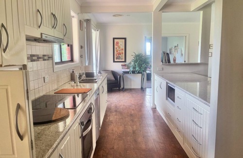 Tocumwal House | Wings Field - peaceful family farm stay Farm stay in Tocumwal, Australia