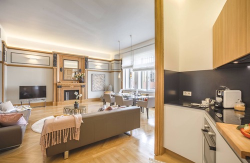 Inner City Budapest Apartment | Wonderful suite overlooking the Great Synagogue. 110 m2 -WiFi - AC