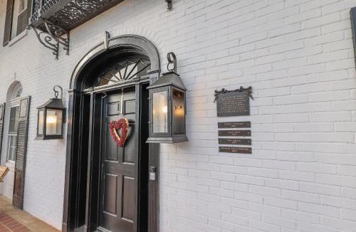 Forest Lake Bed & Breakfast | Wood Manor Guest House