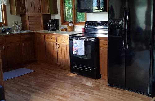 Naples House | Woodland Hideaway a Peaceful Finger Lakes 2 bedroom 1.5 bath home in Naples NY