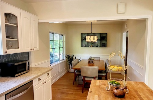 Woodland Hills Cottage | Woodland Hills Cottage on beautiful 1/4 acre property