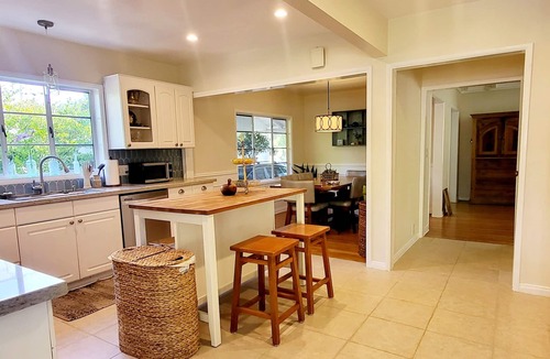 Woodland Hills Cottage | Woodland Hills Cottage on beautiful 1/4 acre property