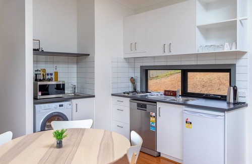 Darlington Cottage | World Heritage Skyline Cottage in The Scenic Rim - PWD accessible