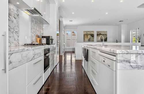 North Adelaide House | Wow! Luxury, City Fringe, 3BR, Garage, 2 mins Oval