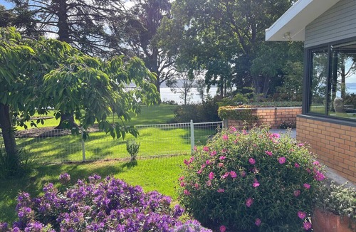 Woodbridge House | wyeangta - Woodbridge Waterfront Retreat