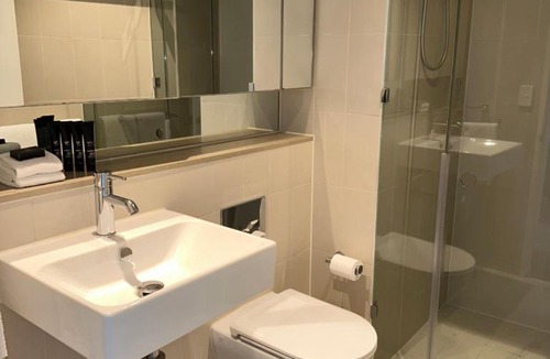 Docklands Apartment | Wyndel Apartments One Bedroom Mel883Col210S