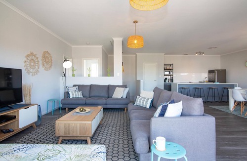 Aldinga Beach House | Xanadu ~ Aldinga Beach - Brand New Large Family Entertainer with Sea Views