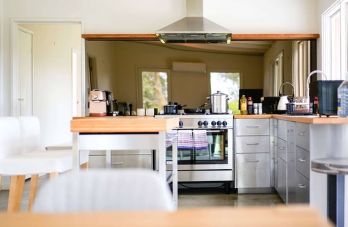 Dixons Creek House | Yarra Valley 2BR Lux Vineyard Retreat