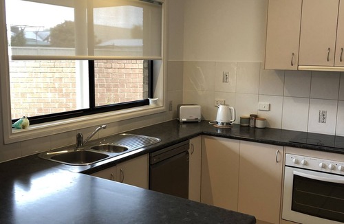 Yarrawonga Apartment | Your home away from home just across from the lake