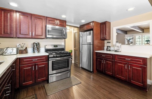 Summit Estates House | Zan's Retreat~W/Spa-Walk to slopes! No Pets