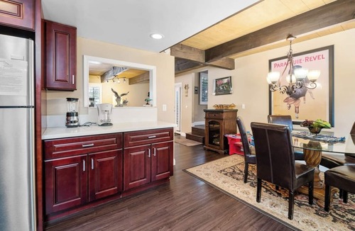 Summit Estates House | Zan's Retreat~W/Spa-Walk to slopes! No Pets