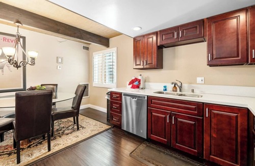 Summit Estates House | Zan's Retreat~W/Spa-Walk to slopes! No Pets