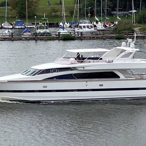 Luxury yacht in marina de Badalona. Price for overnight stay in the whole yacht.