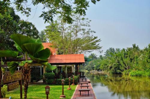 บ้านกรนรา Baan Kornnara in Amphawa