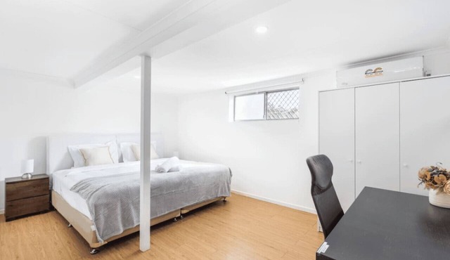 1 Bedroom Unit near highway/transports & shops