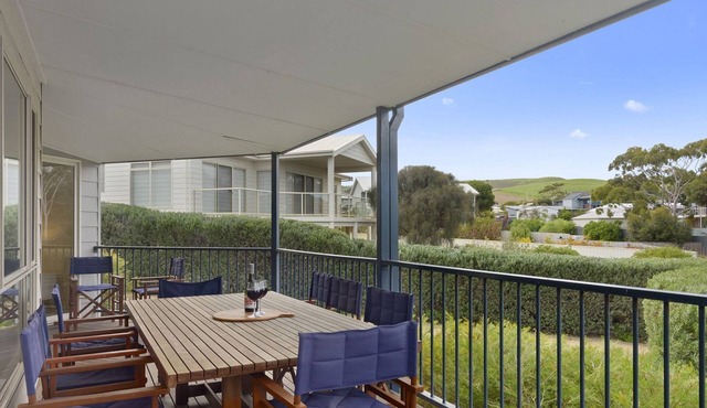 1 Bennett Court Carrickalinga