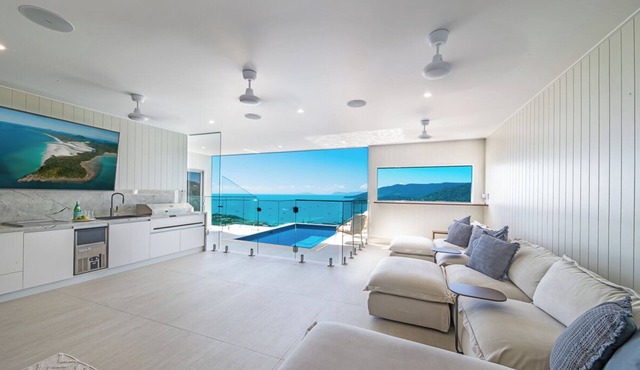 180 Degree Ocean Views - 5 Bedroom - Heated Magnesium Swimming Pool