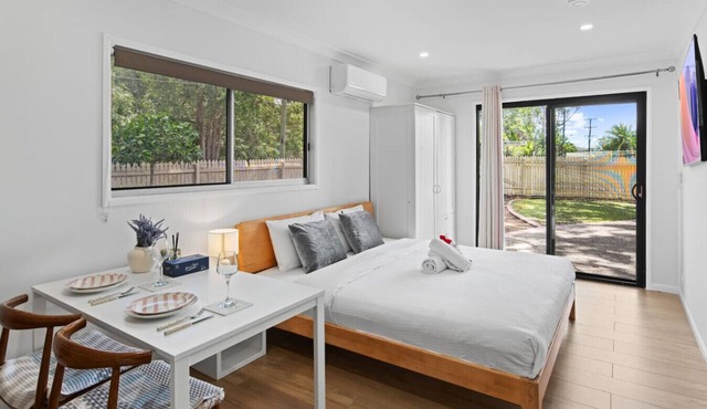 1BR Walk to Westfield | Ideal for Solo Stays