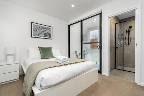 2-Storey Lumiere Townhouse with Private Courtyard - Hosted by Canstay