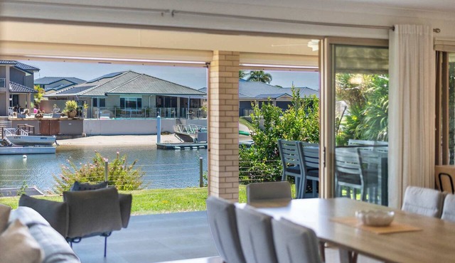 20 Taine - Oceanstays - Pet-Friendly Waterfront Escape with Fireplace