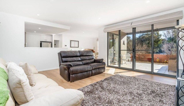 2B Spacious Apartment in the Heart of Tuggeranong