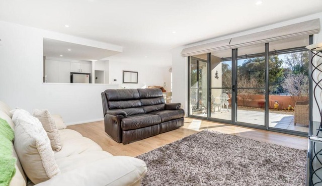 2B Spacious Apartment in the Heart of Tuggeranong - Hosted by CanStay