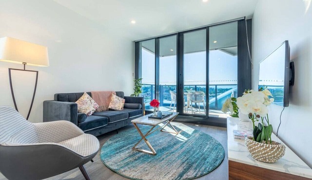 2BR Luxury Retreat with Rooftop Pool Access