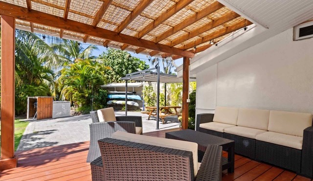 2BR Moorea Retreat with Private Canal & BBQ