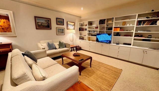 3 Bdrm/2 Bthrm House A walk into Canberra CBD & ANU