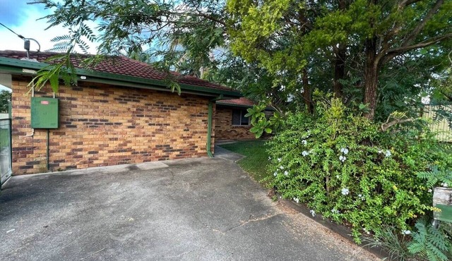 3 Bed House free parking,Master with A/C