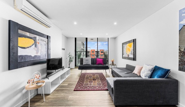 3BR Apt w Parking near Darling Harbour & ICC & CBD