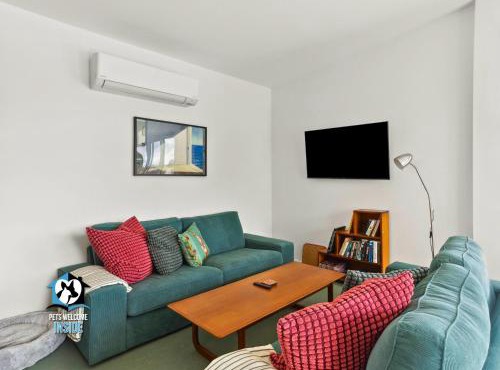 3BR Retro Charm Beach House Getaway