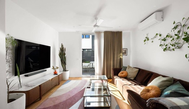 3BR Townhouse with Private Terrace & Double Garage