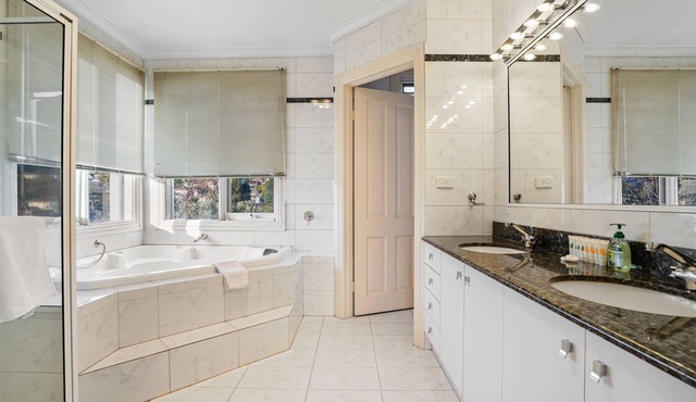 4 Bedrooms House in Balwyn Centre