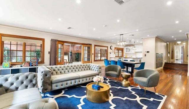 4BR Felixstow Home, Solar Pool, Sleeps 9